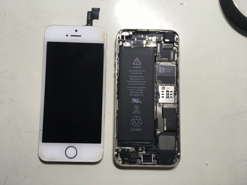iPhone 5sの液晶パネル交換
